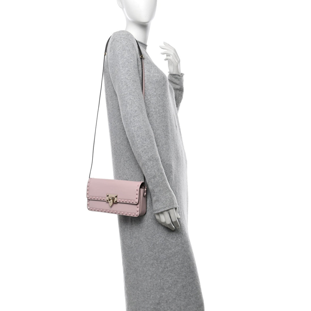 Smooth Calfskin Monochrome Rockstud Flip Lock Shoulder Bag Poudre