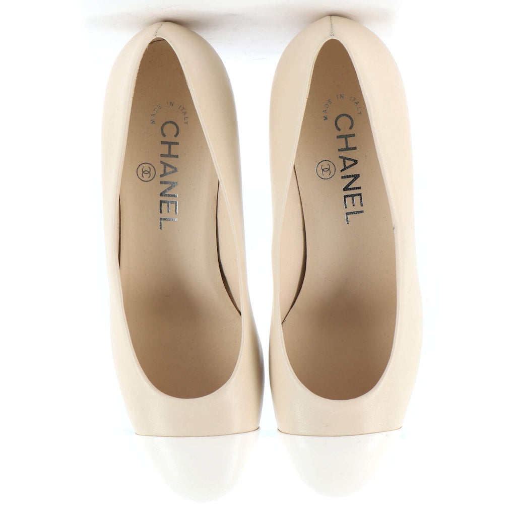 Women's Cap Toe Pumps Leather with Chain Detail