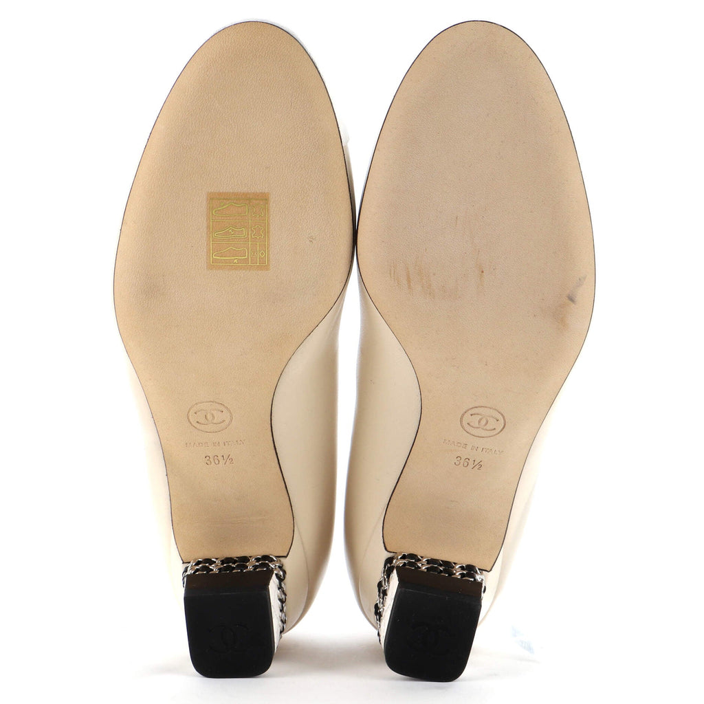Women's Cap Toe Pumps Leather with Chain Detail