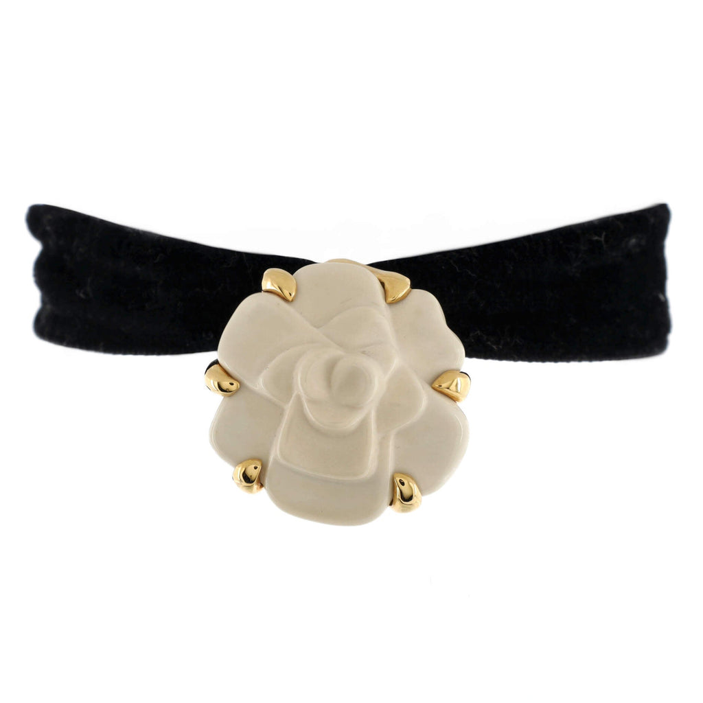 Camellia Choker Necklace Velvet Ribbon with 18K Yellow Gold and Agate
