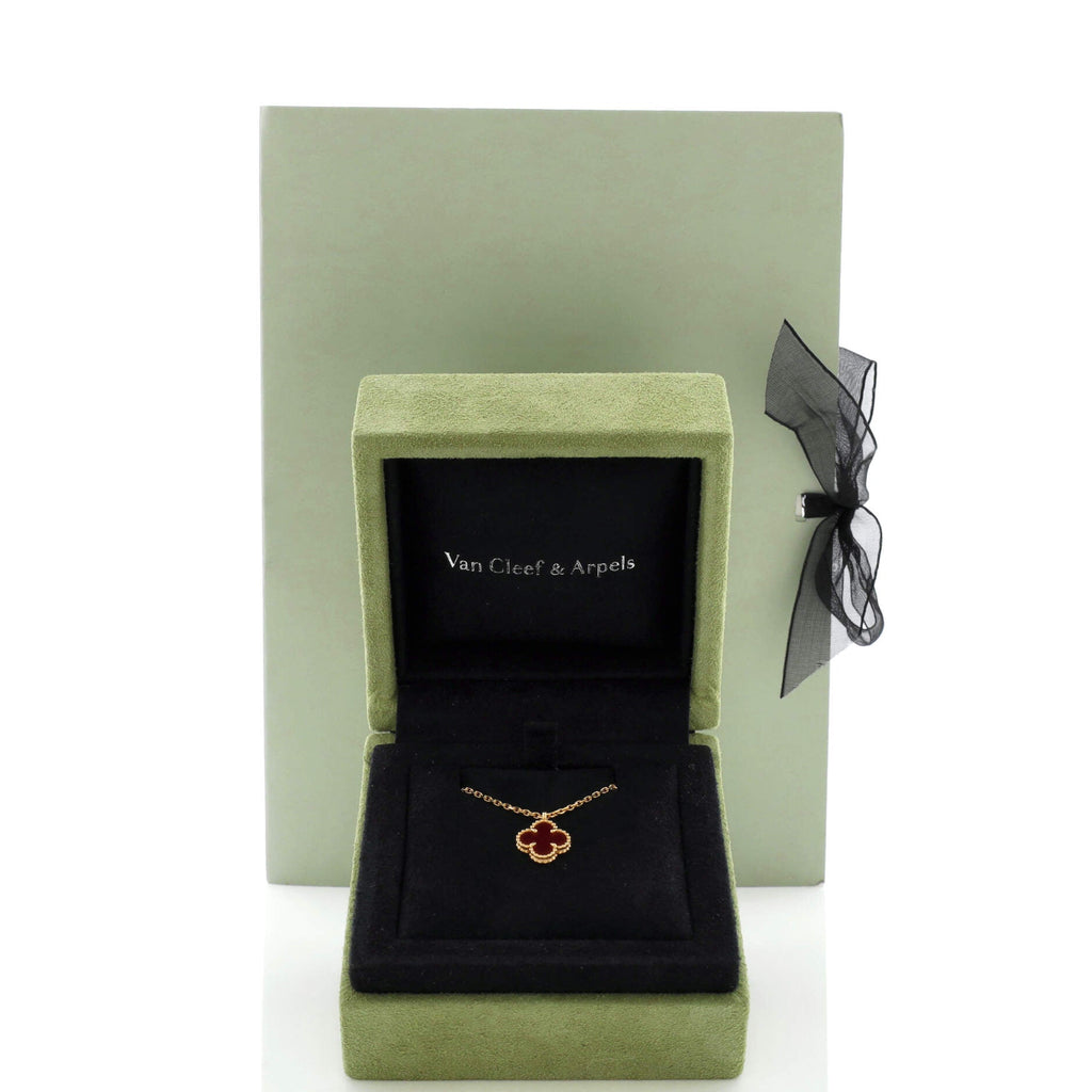 Sweet Alhambra Pendant Necklace 18K Rose Gold and Carnelian