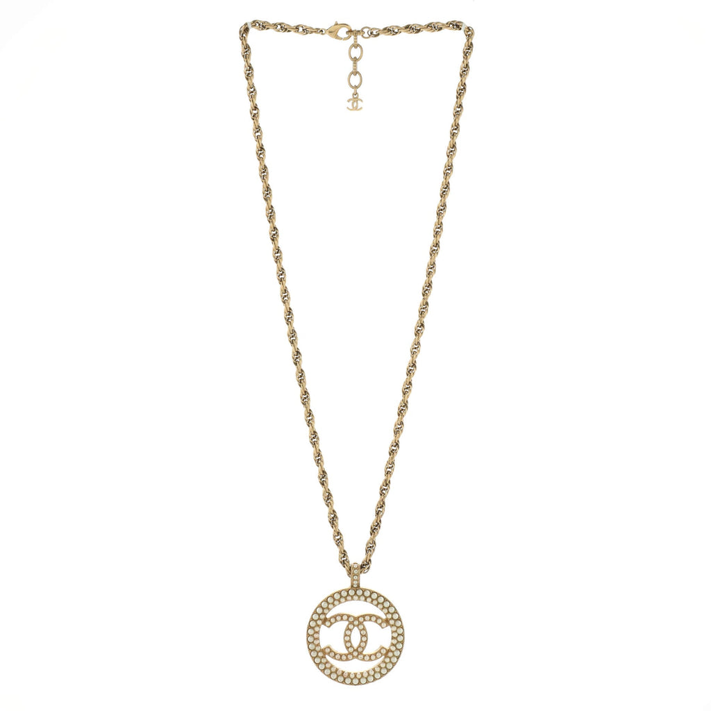 CC Round Pendant Necklace Metal with Faux Pearls