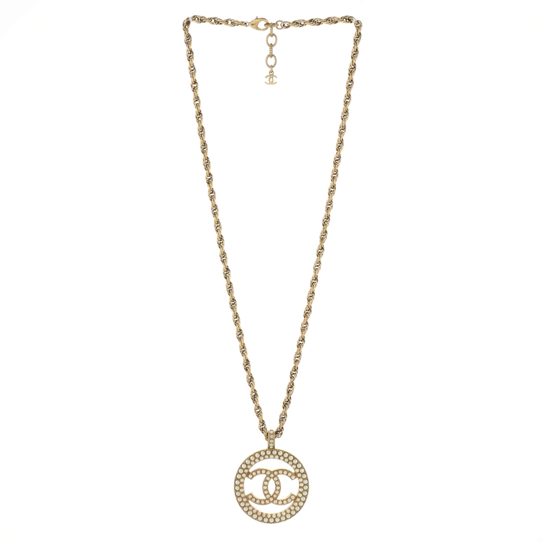 CC Round Pendant Necklace Metal with Faux Pearls
