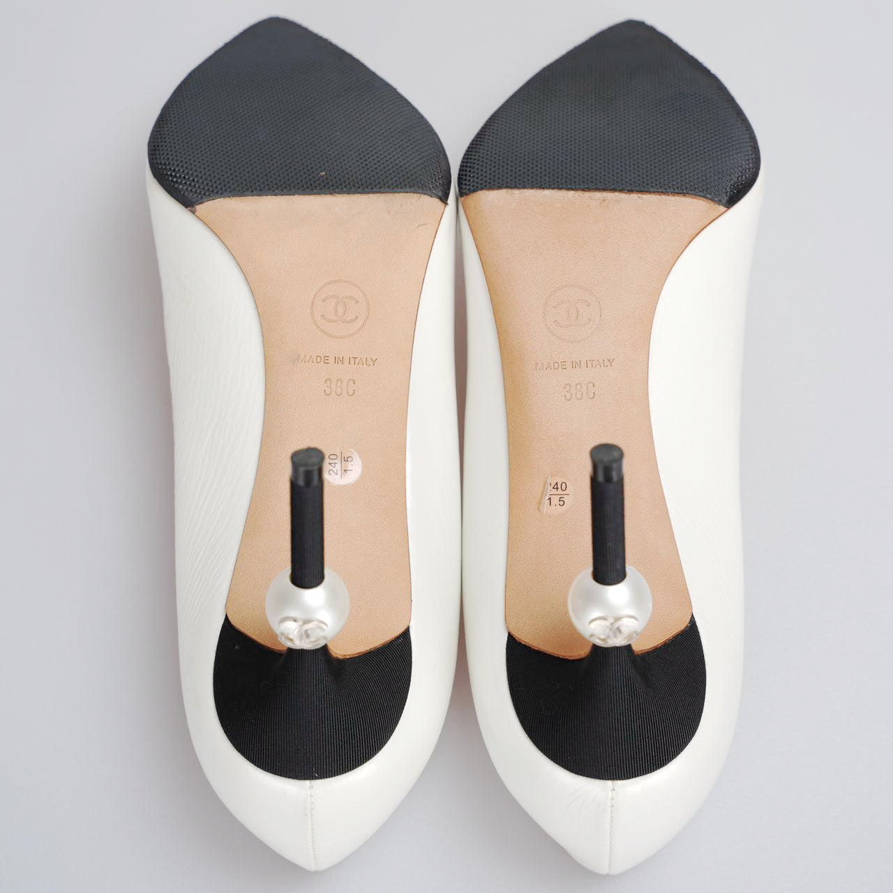 Chanel White Black Pumps with Pearl CC Logo 38
