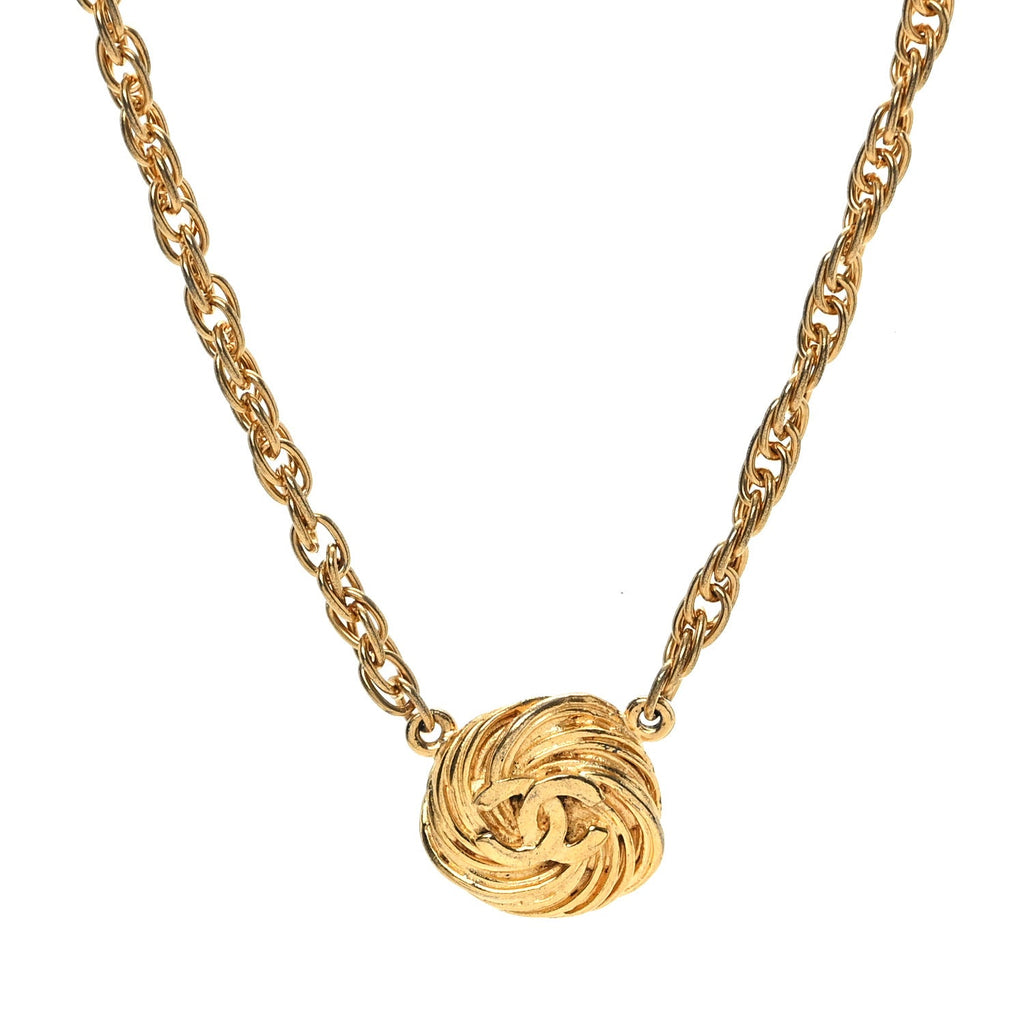 Metal CC Medallion Short Chain Necklace Gold