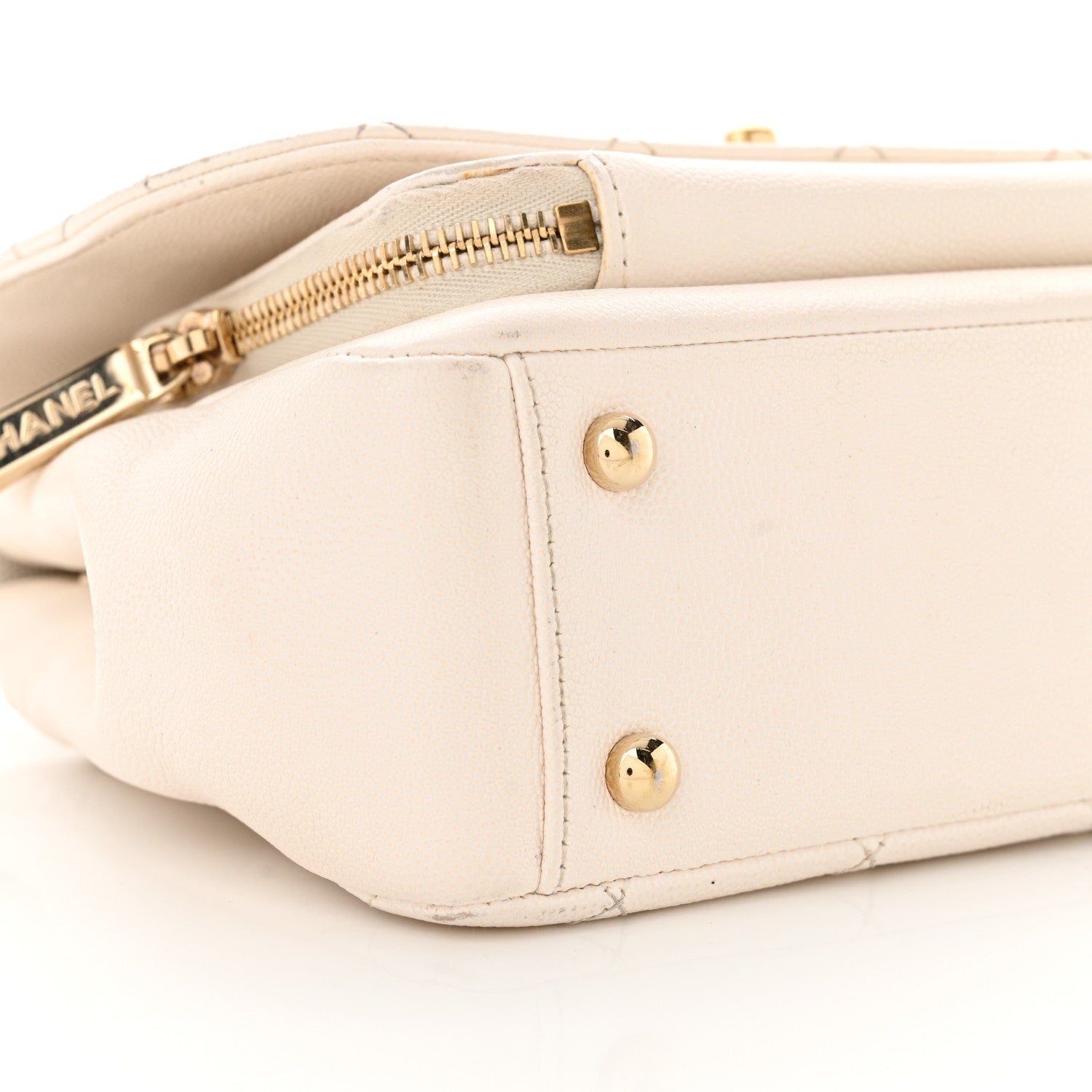 Caviar Quilted Medium Business Affinity Flap White