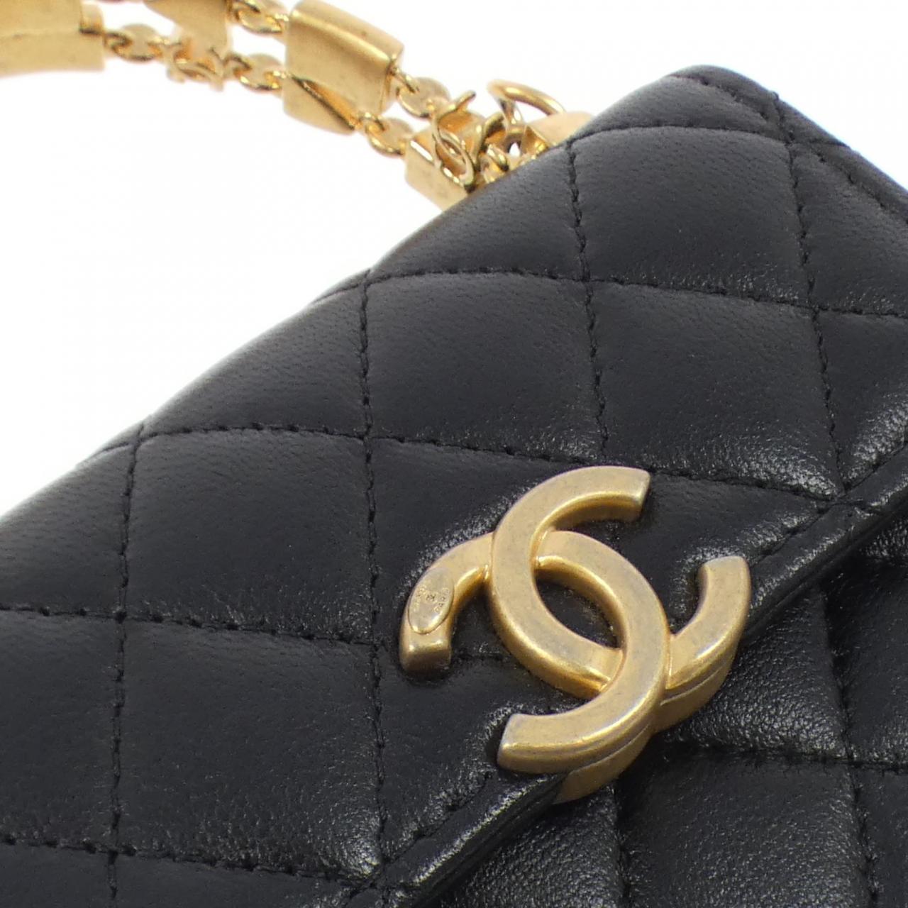 Chanel AP2944 Lambskin Chain Clutch