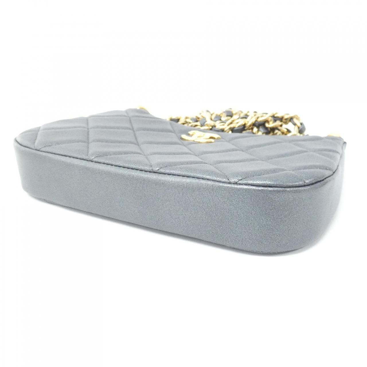 Chanel AP3847 Lambskin Chain Clutch