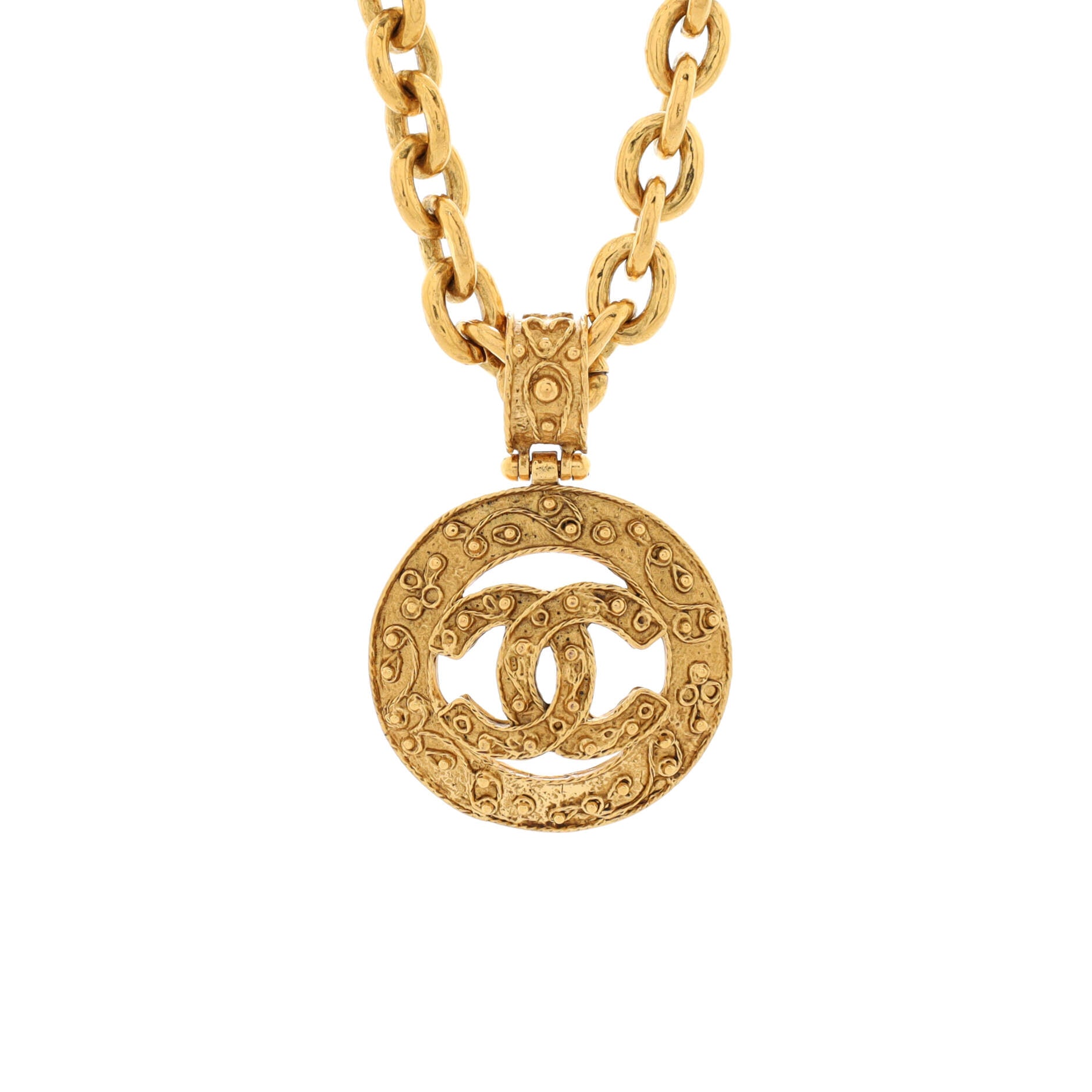 Vintage CC Textured Cut Out Round Pendant Necklace Metal