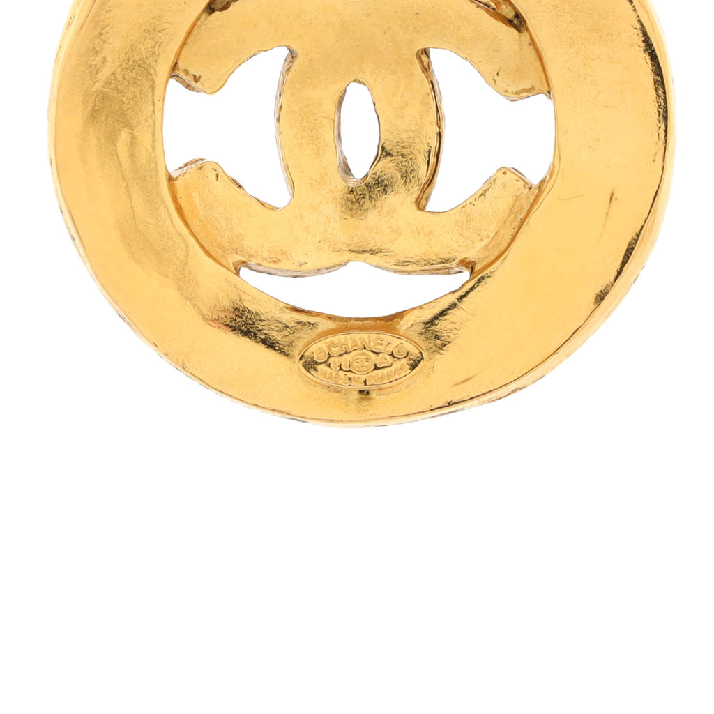 Vintage CC Textured Cut Out Round Pendant Necklace Metal