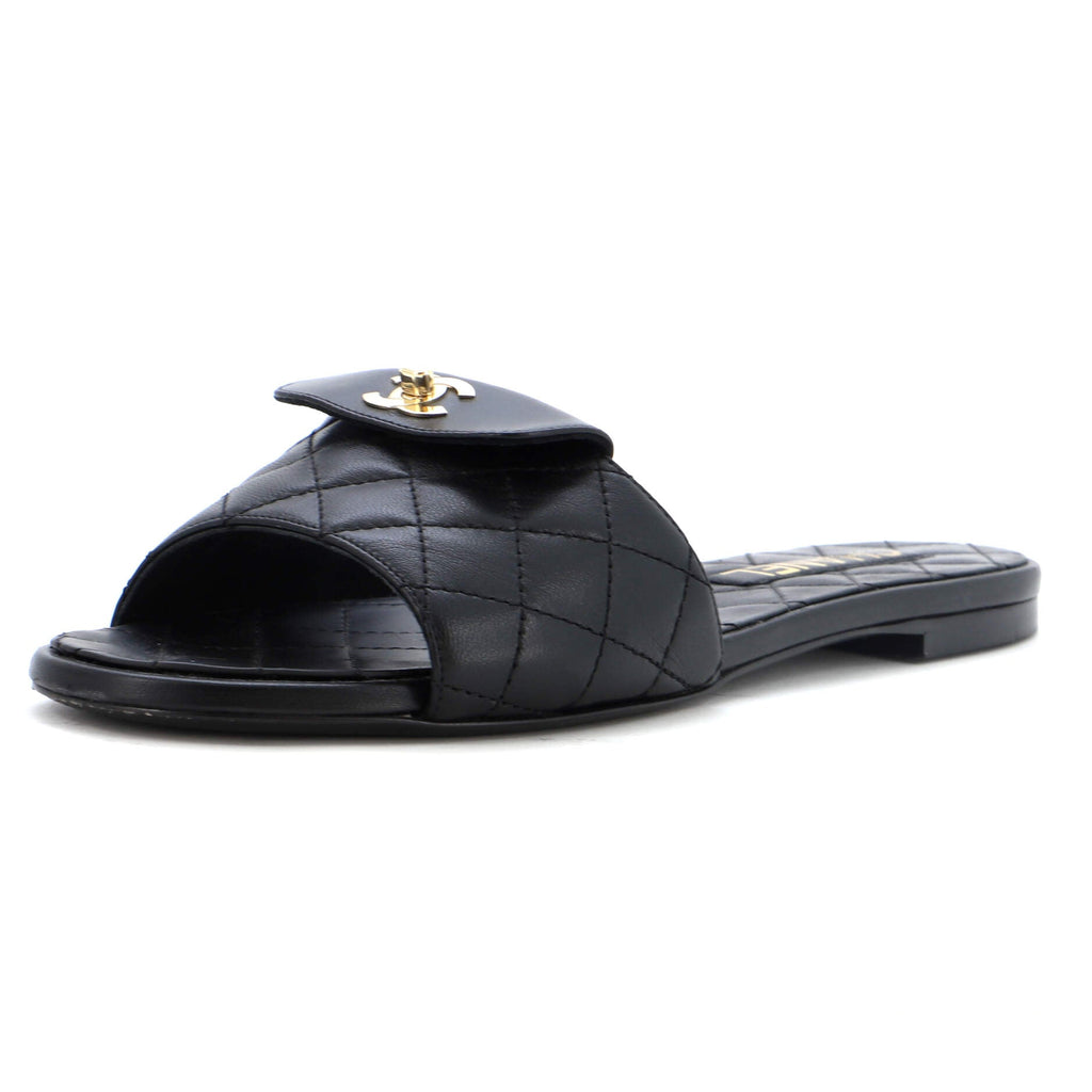 Women's CC Turnlock Slide Sandals Quilted Leather
