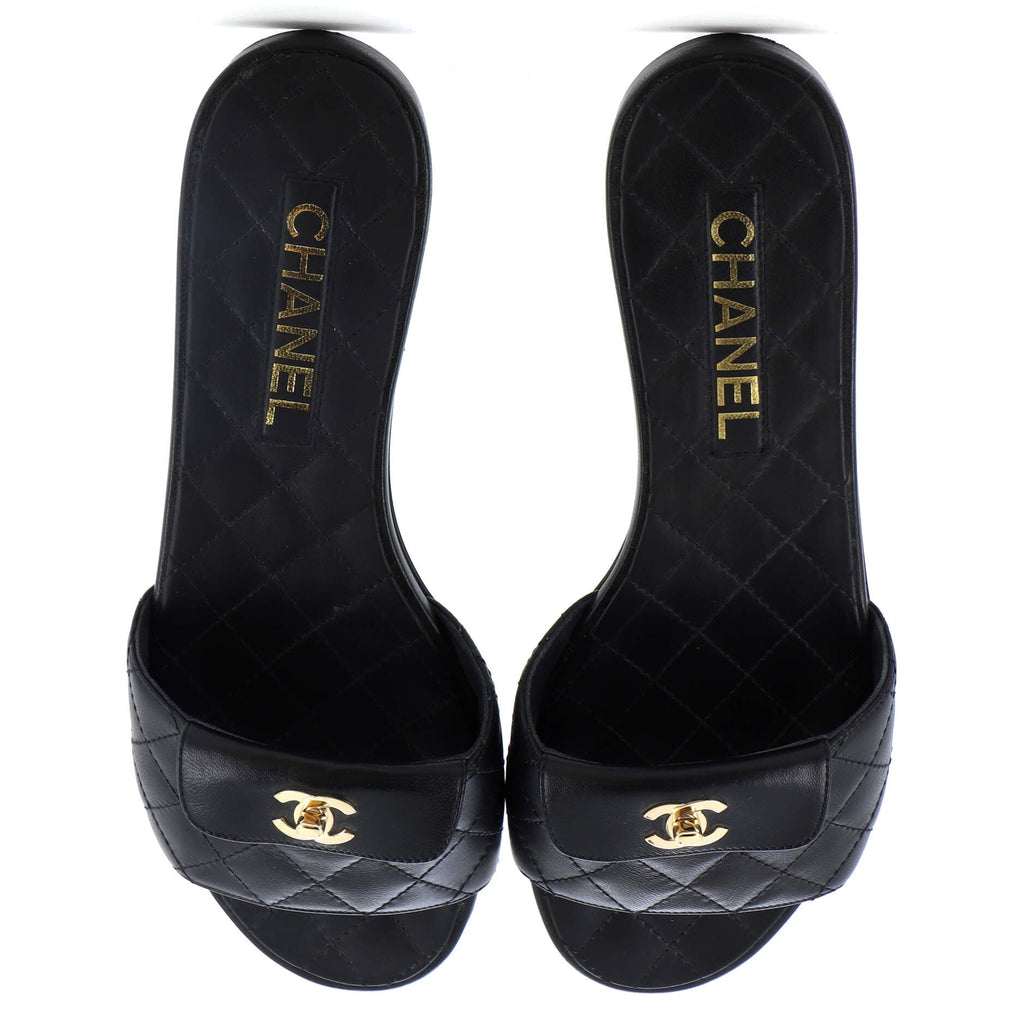 Women's CC Turnlock Slide Sandals Quilted Leather