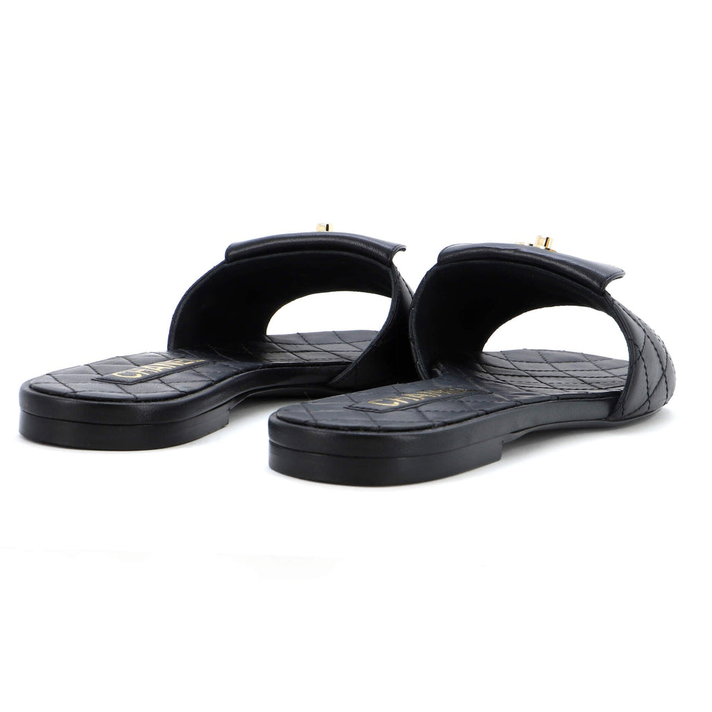 Women's CC Turnlock Slide Sandals Quilted Leather