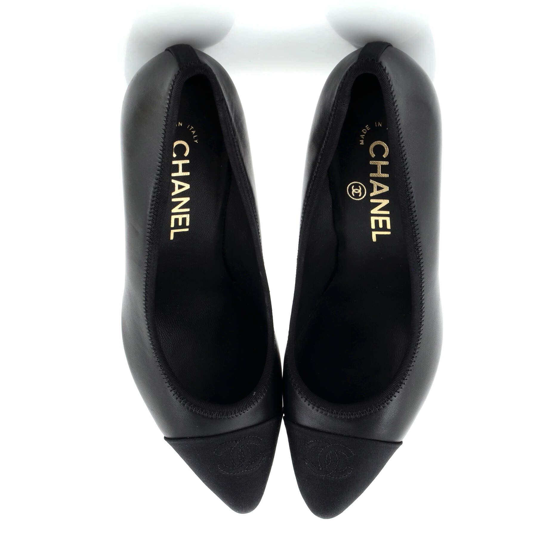 Women's Cap Toe Pumps Leather with Chain Detail