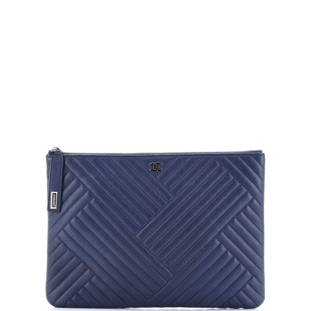 CC Crossing O Case Clutch Chevron Lambskin Medium