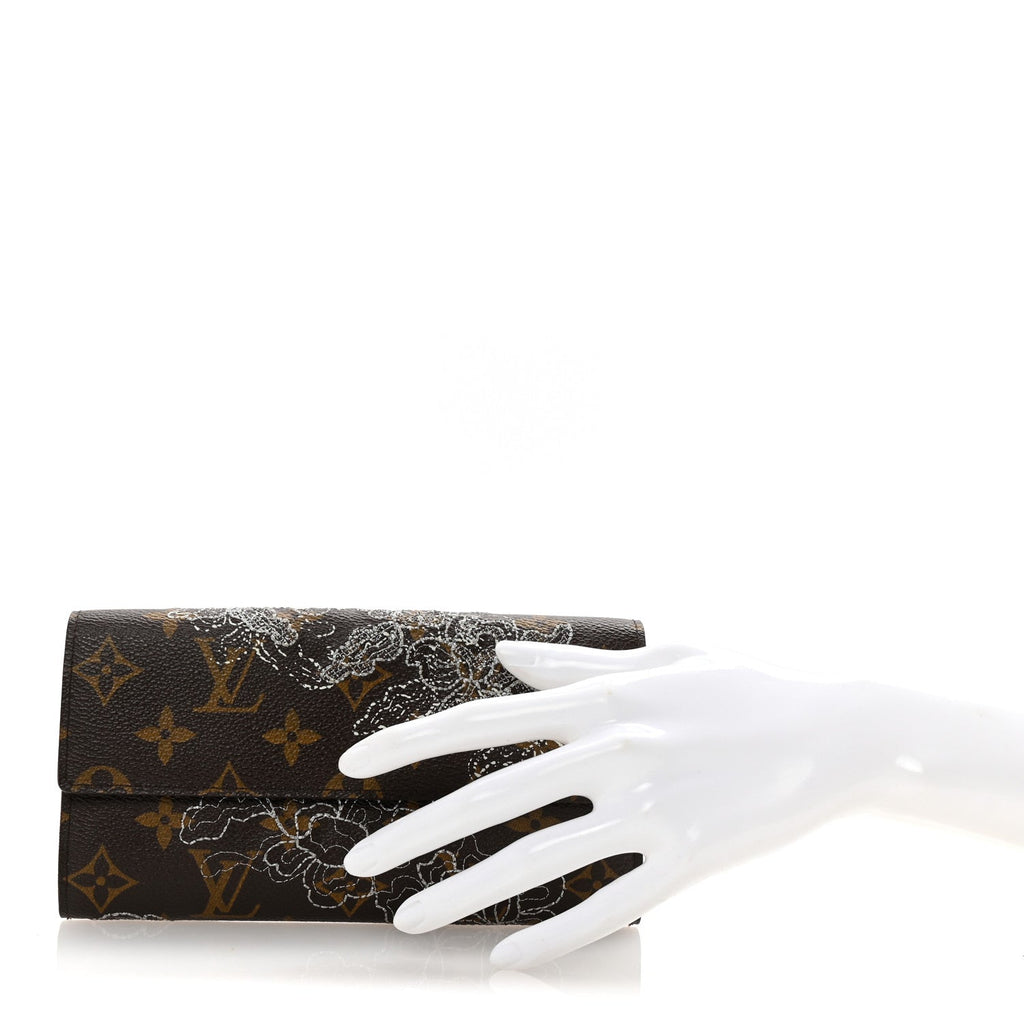 Monogram Dentelle Sarah Wallet Silver