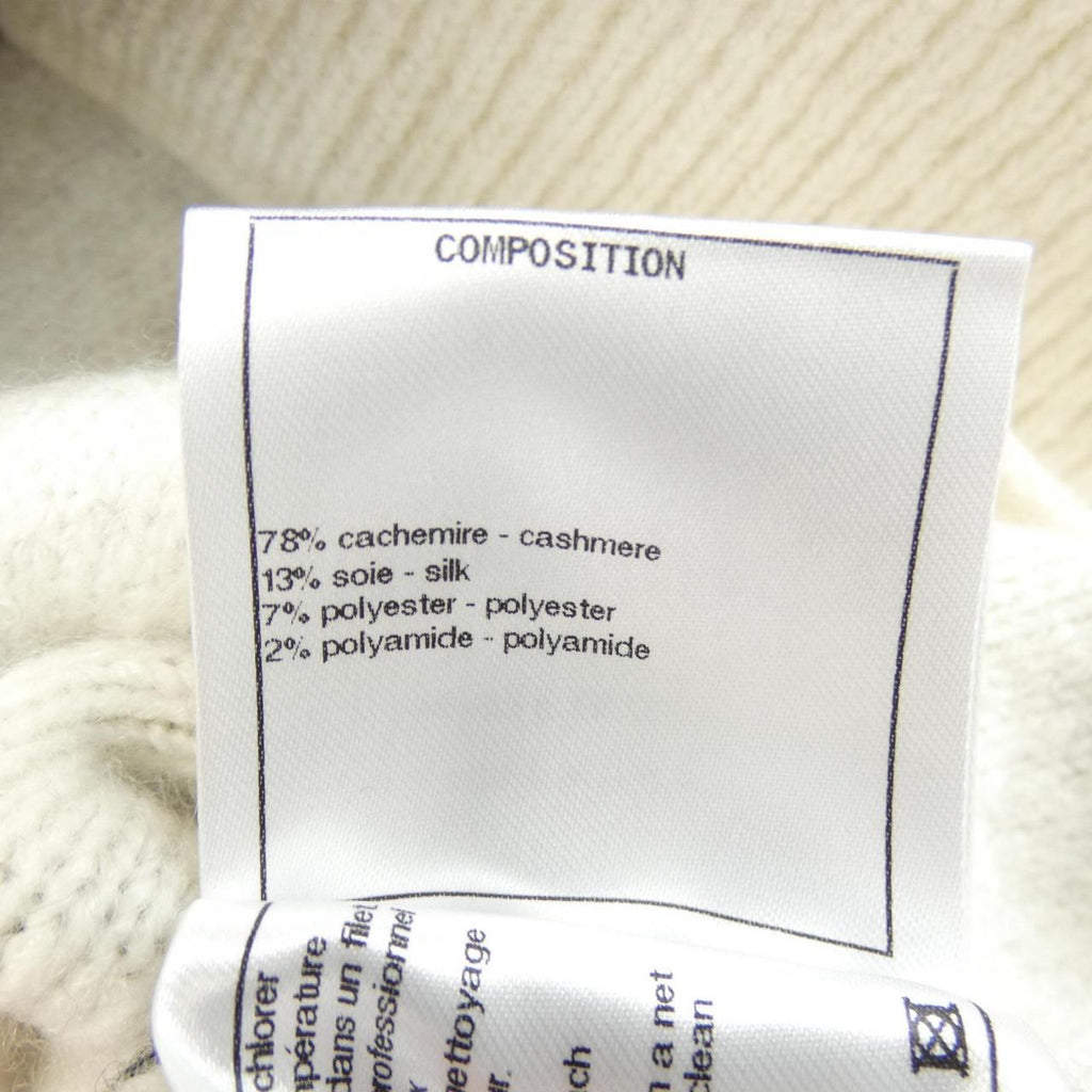 Chanel P71365K10274 Cashmere igan