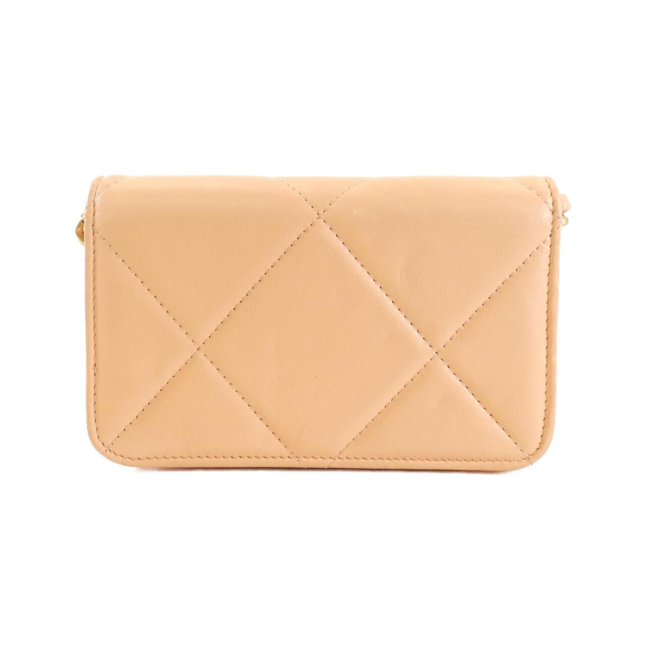 Chanel Chanel19 Lambskin Chain Clutch