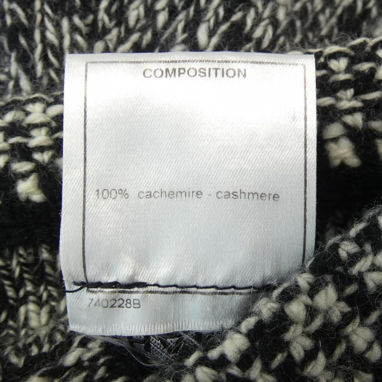 Chanel P26601V00005 Cashmere igan