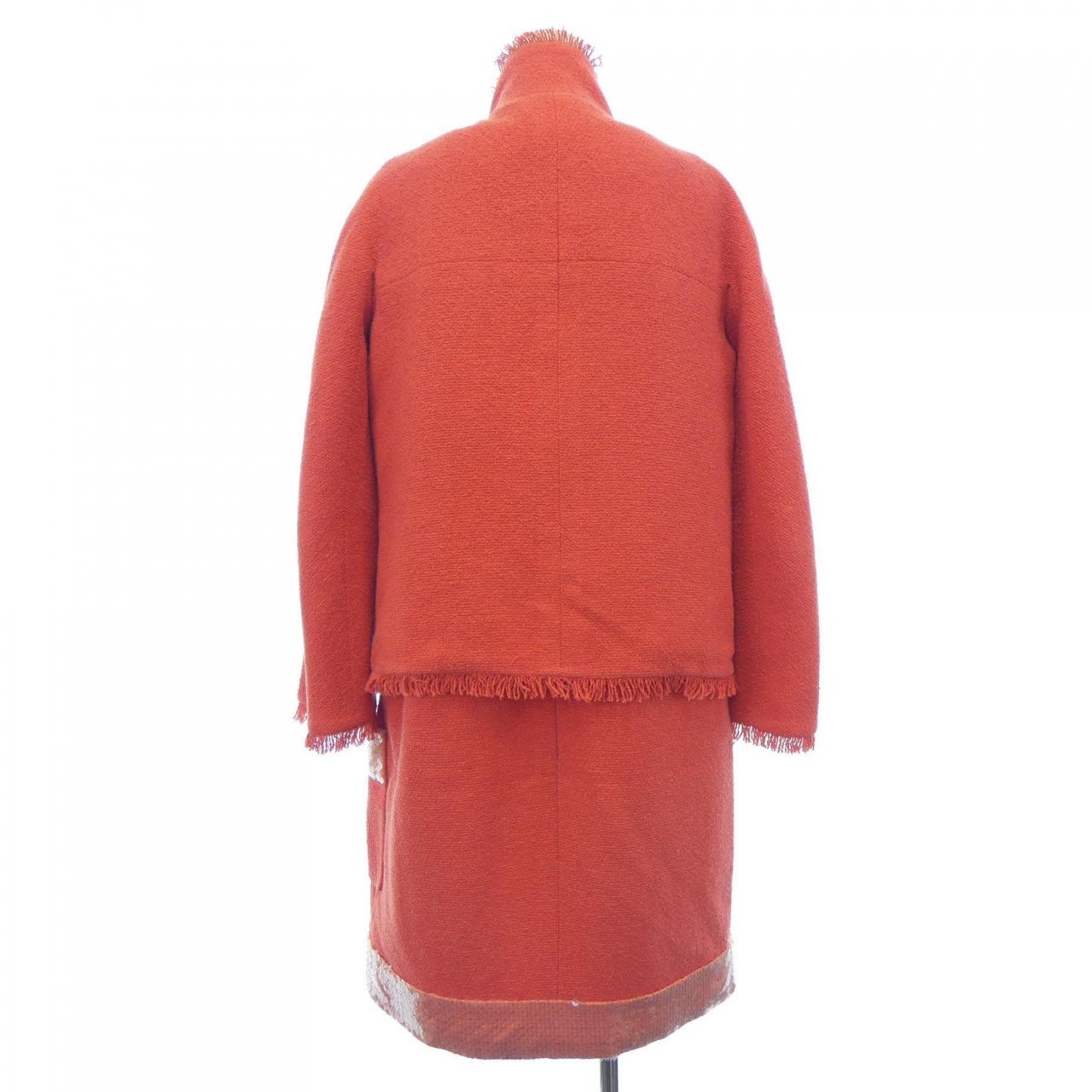 Chanel P32399W04065 08C Suit