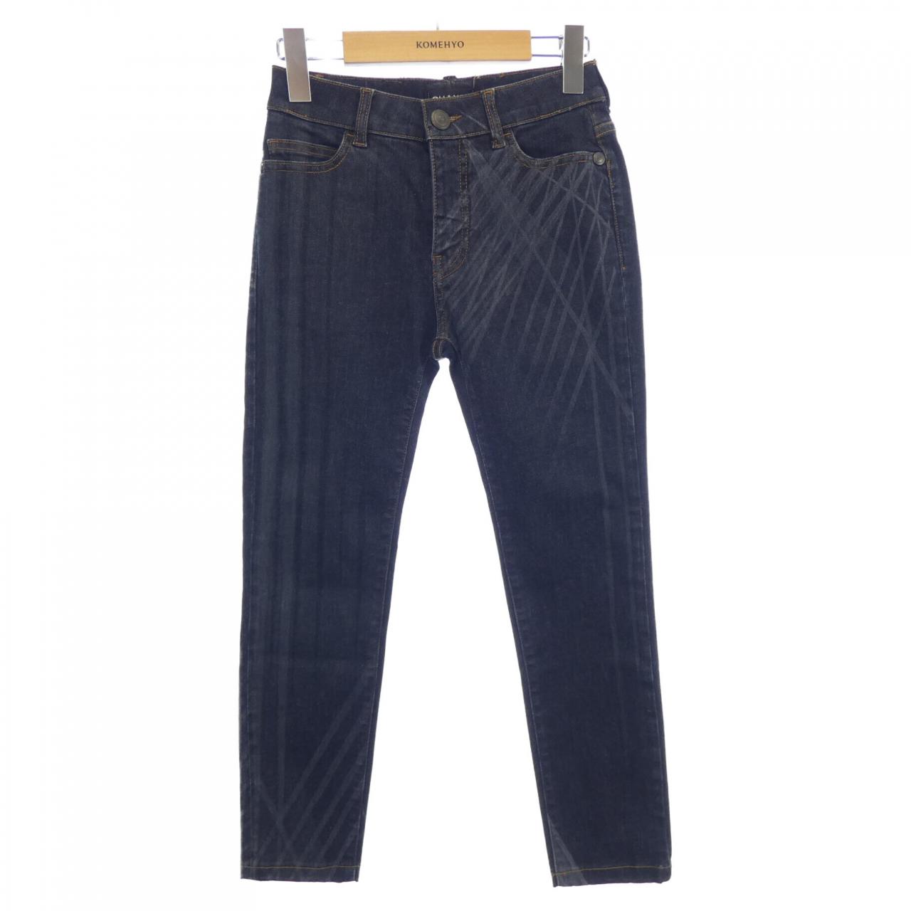 Chanel P47726V35865 14P Jeans