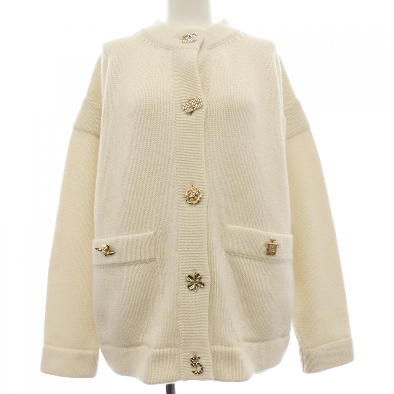 Chanel P73554K10562 Cashmere igan