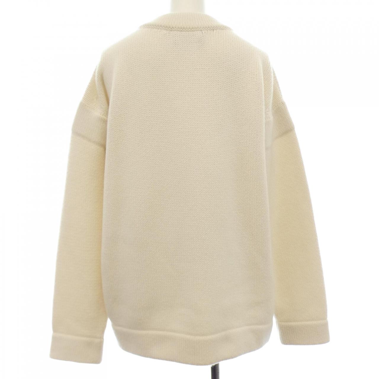 Chanel P73554K10562 Cashmere igan