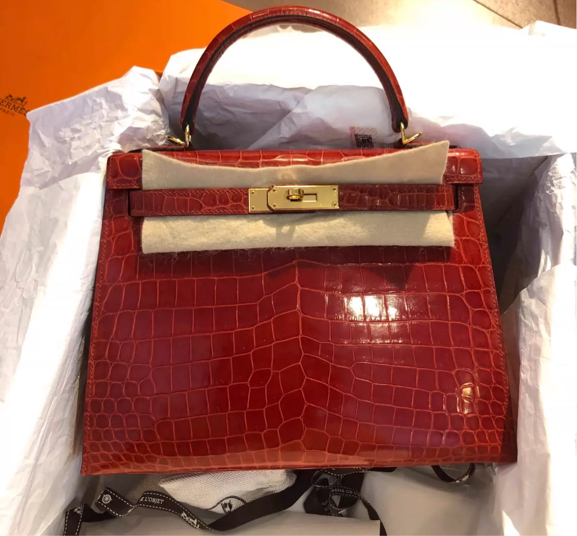 Hermes Kelly Bag 28cm in Sanguine Crocodile Niloticus Leather with Gold Hardware