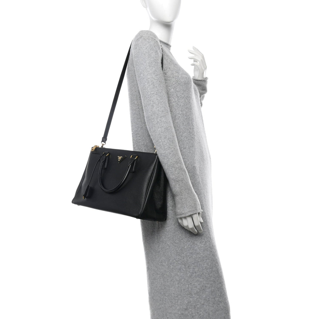Saffiano Lux Medium Galleria Double Zip Tote Black