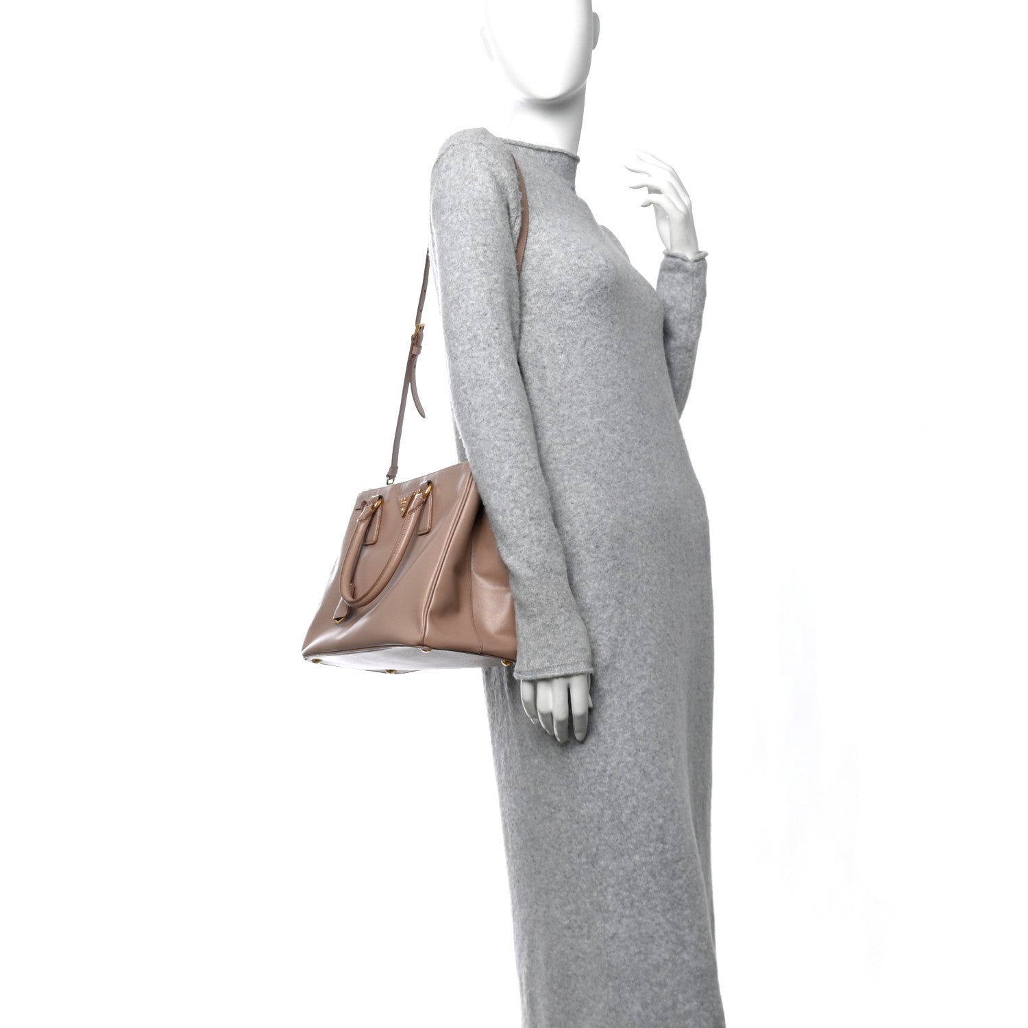 Saffiano Medium Galleria Double Zip Tote Cammeo