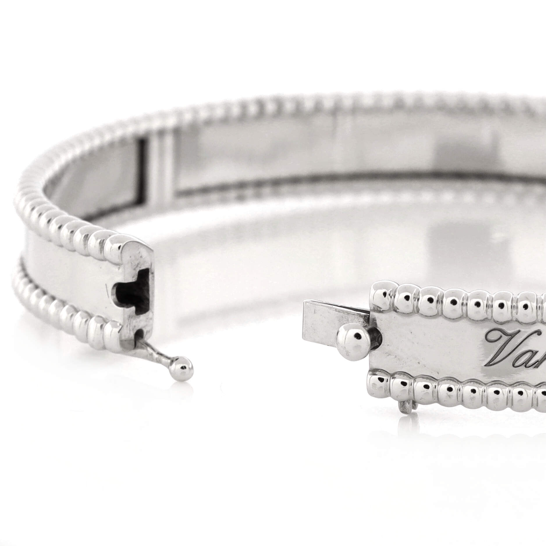 Perlee Signature Bracelet 18K White Gold