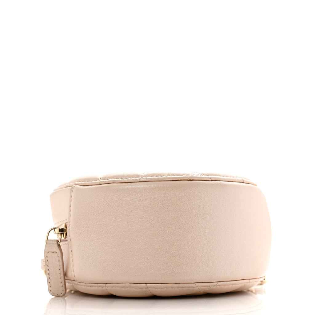 Iridescent Lambskin Quilted Pearl Round Clutch With Chain Light Beige