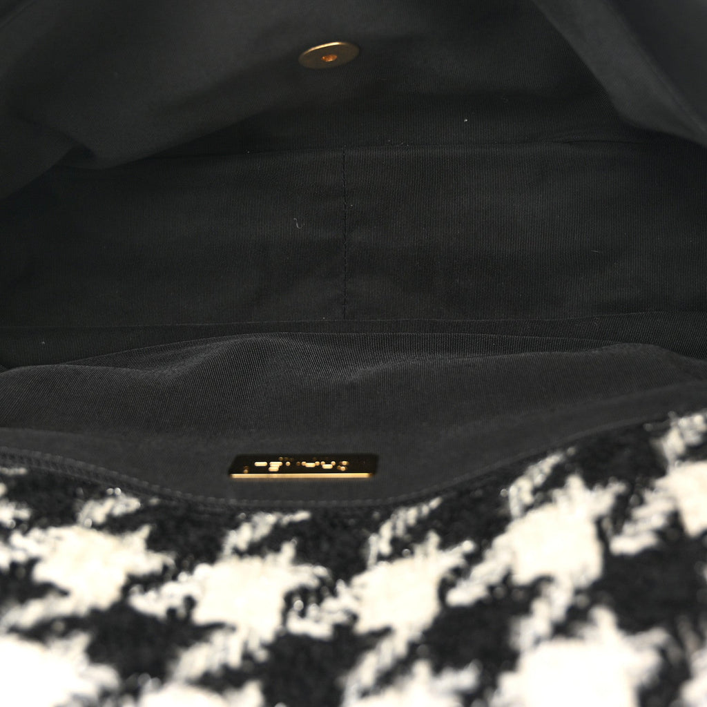 Tweed Maxi Chanel 19 Flap Beige Black
