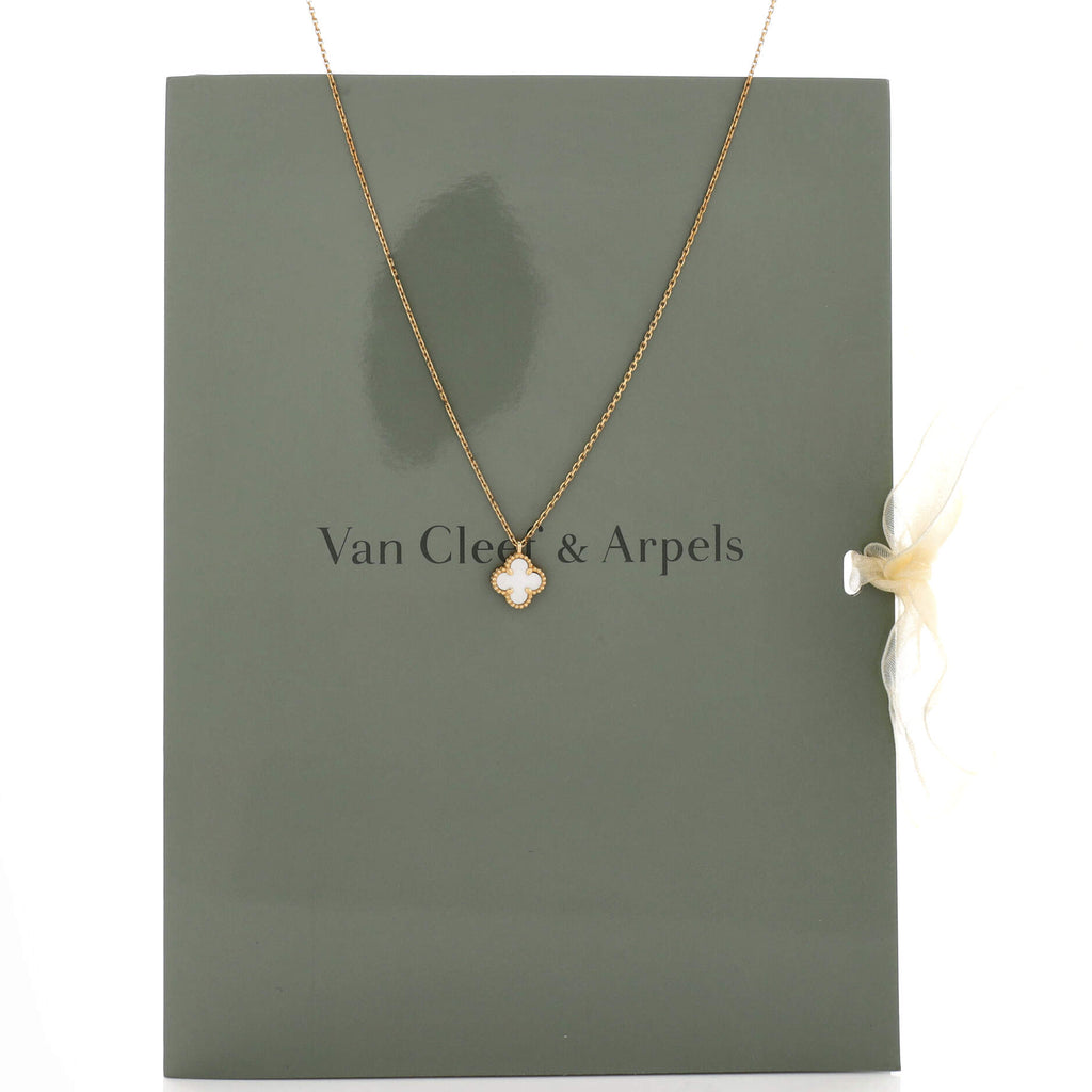 Sweet Alhambra Pendant Necklace 18K Yellow Gold and Mother of Pearl