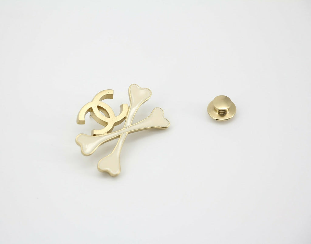 Chanel Vintage 03P Enamel White Skull Brooch