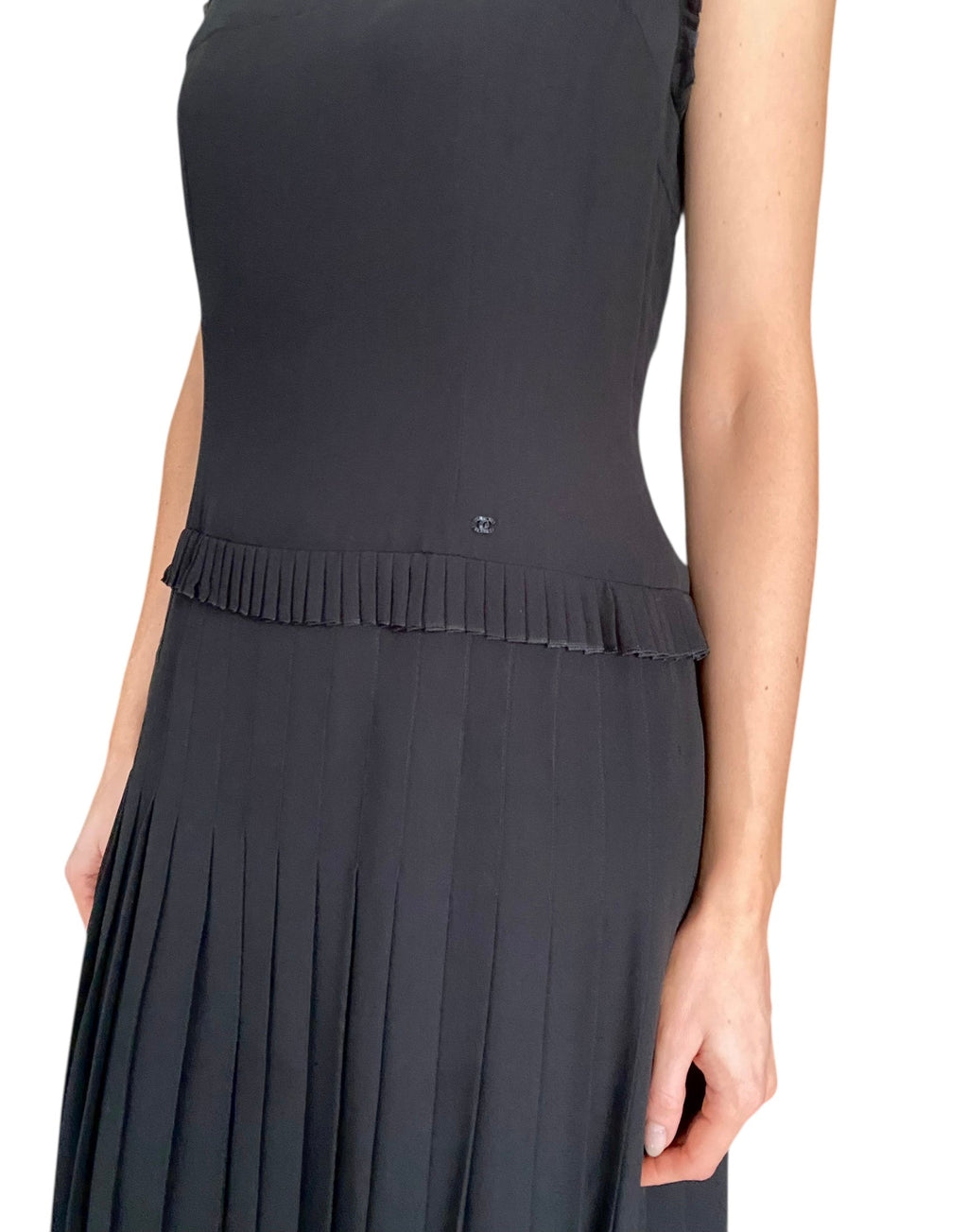 Chanel 02A Sleeveless Black Silk Pleat Trim Dress - FR42 / M / 8