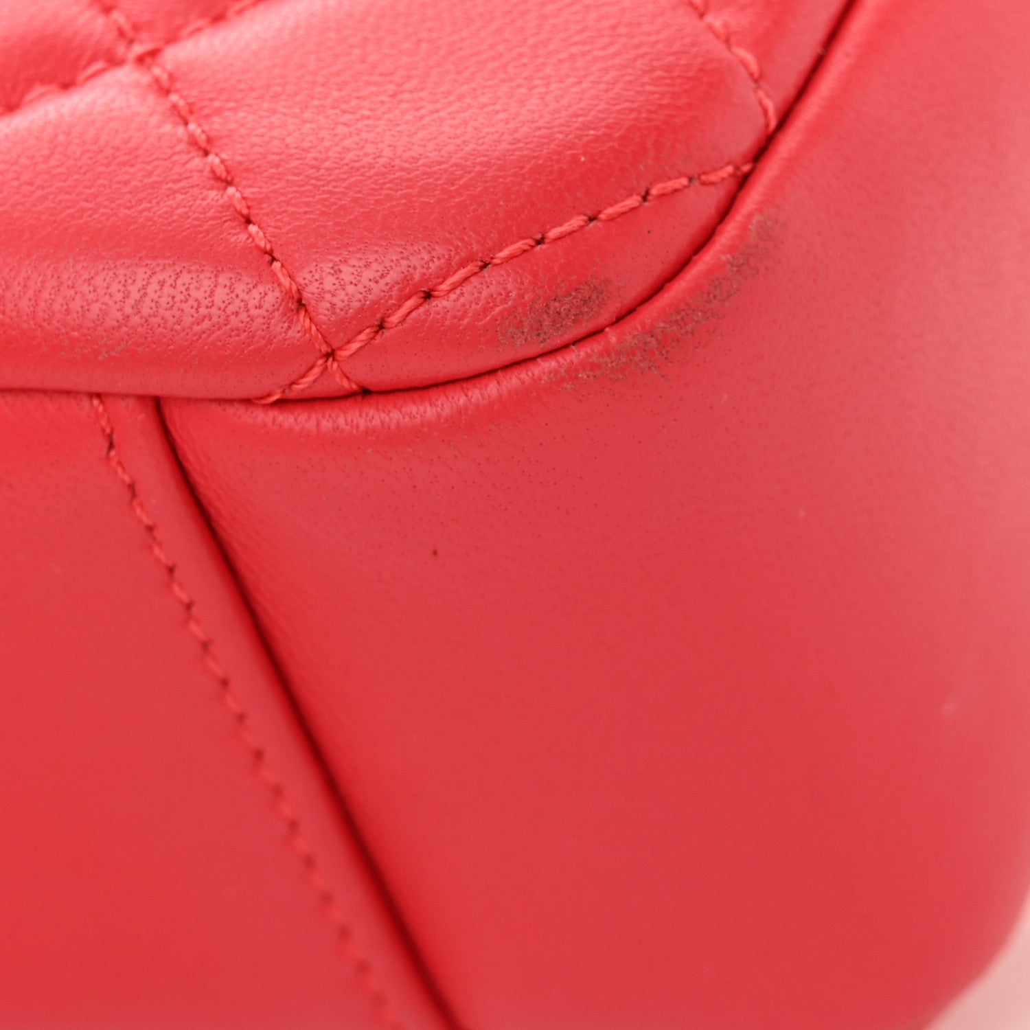 Lambskin Quilted CC Pearl Crush Camera Case Red
