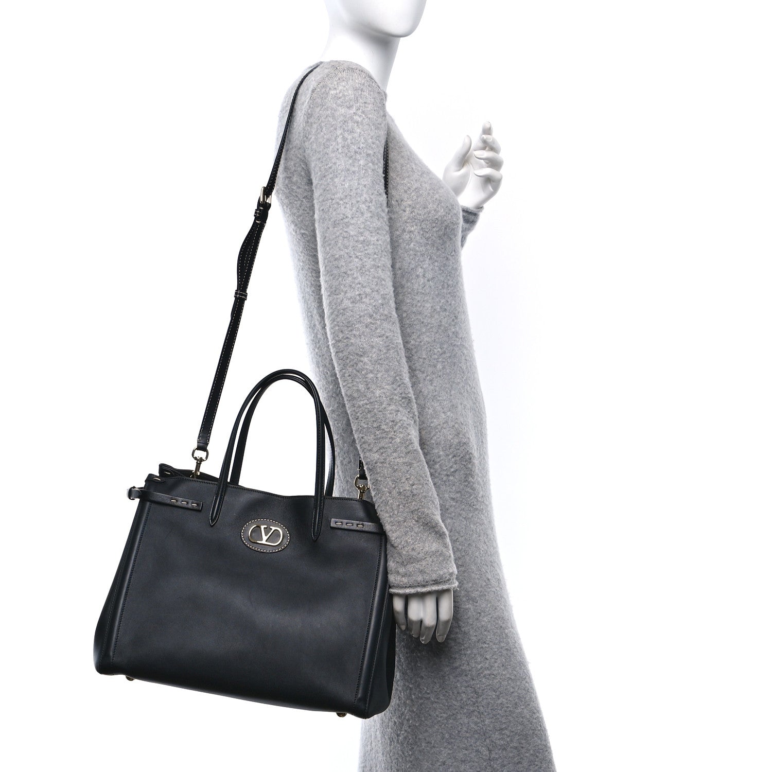 Calfskin Vlogo Medium Antibes Tote Black