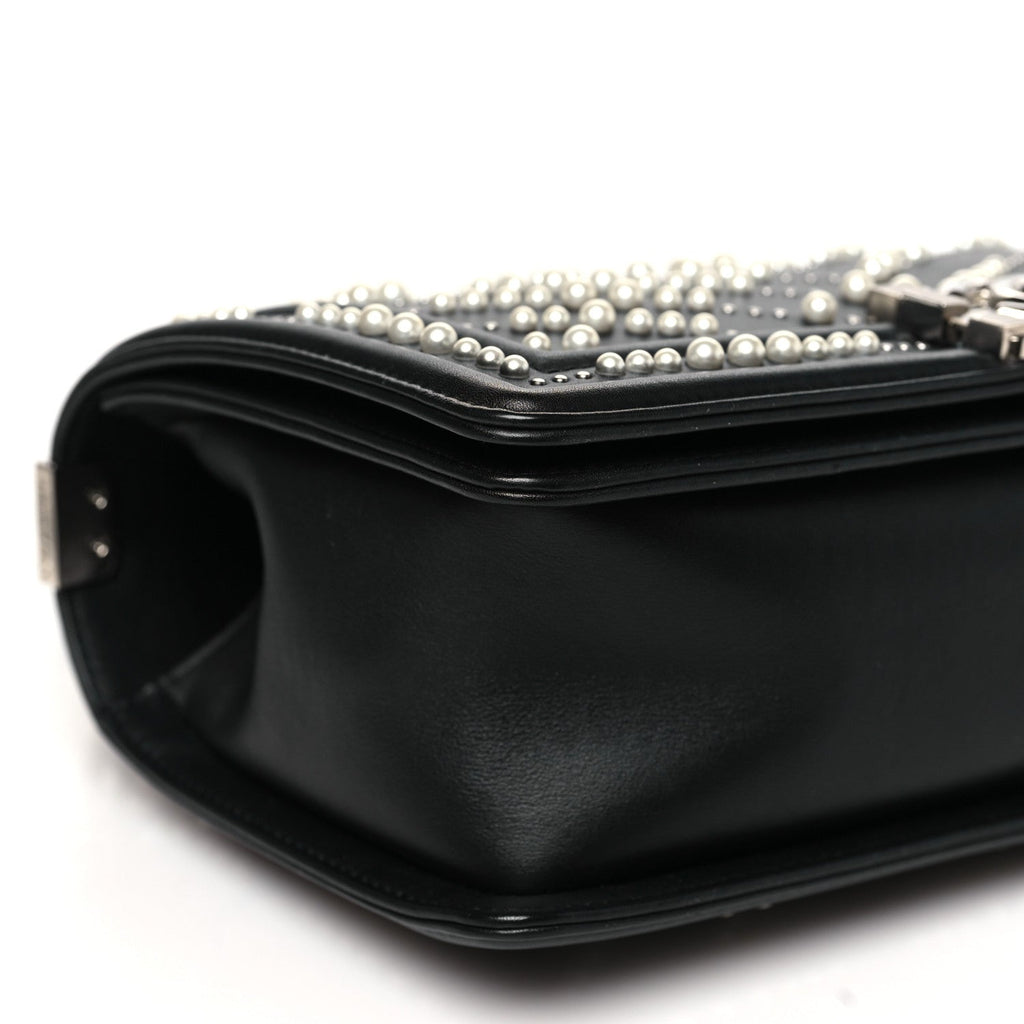 Calfskin Pearl Chevron Medium Boy Flap Black