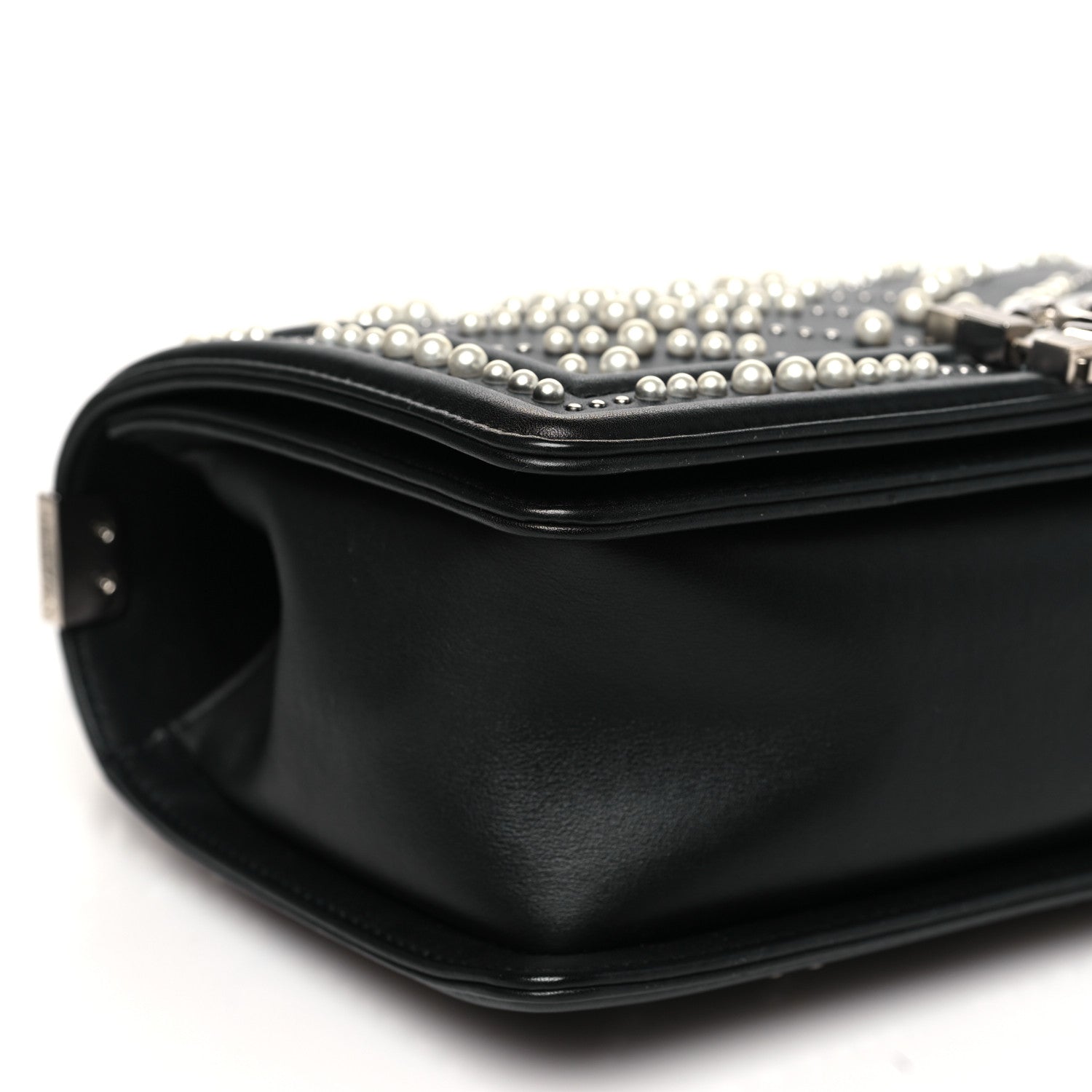 Calfskin Pearl Chevron Medium Boy Flap Black