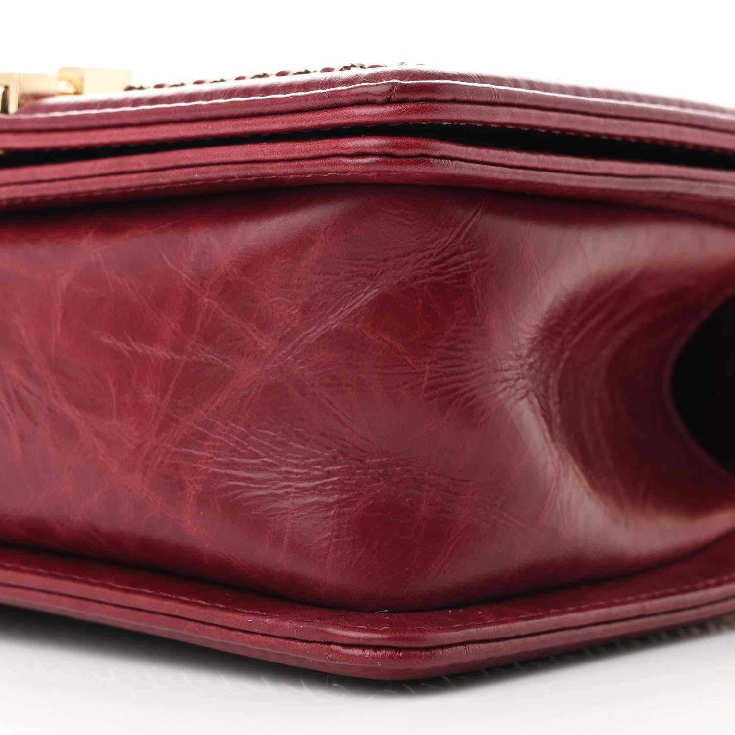 Crumpled Calfskin Chevron Small Chain Boy Flap Burgundy