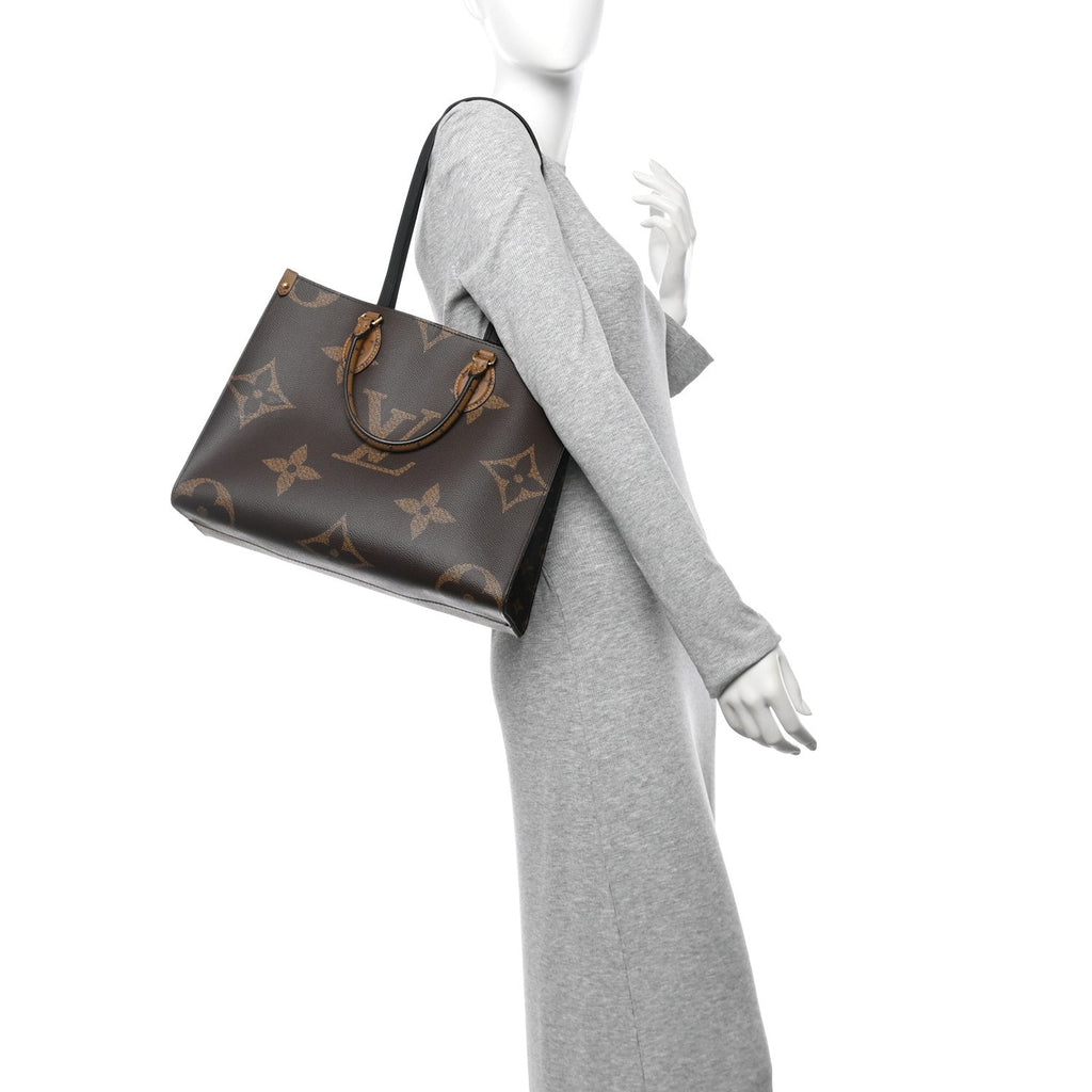 Reverse Monogram Giant Onthego MM