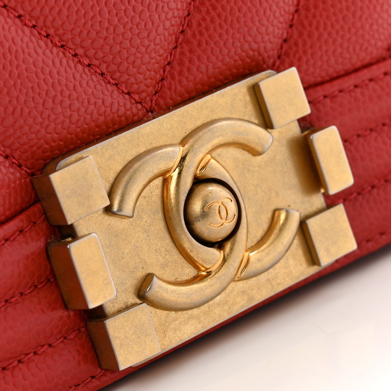 Caviar Chevron Quilted Medium Boy Flap Red
