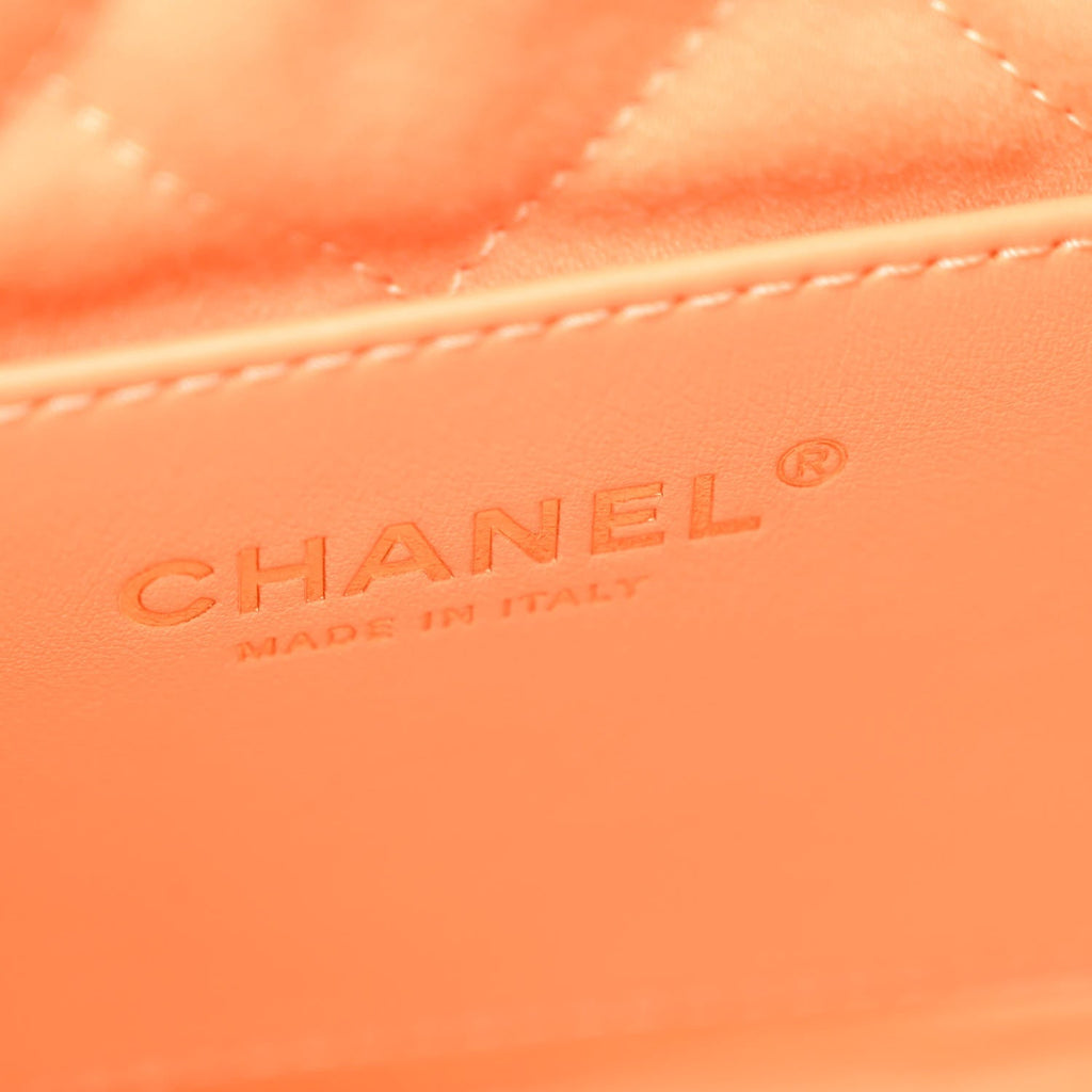 Shiny Calfskin Quilted Mini Chanel 22 Orange