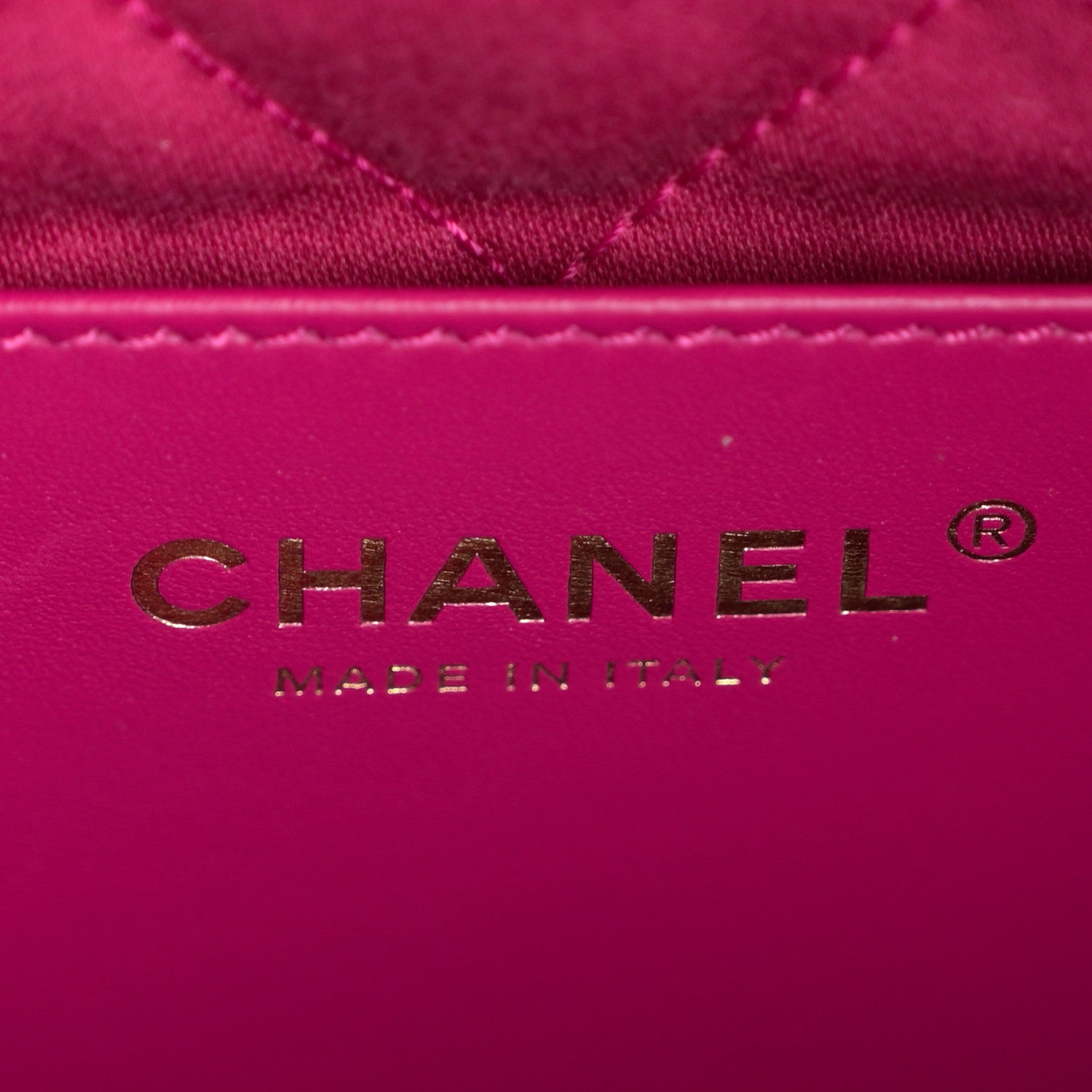 Shiny Caviar Quilted Monochrome Mini Chanel 22 Fuchsia