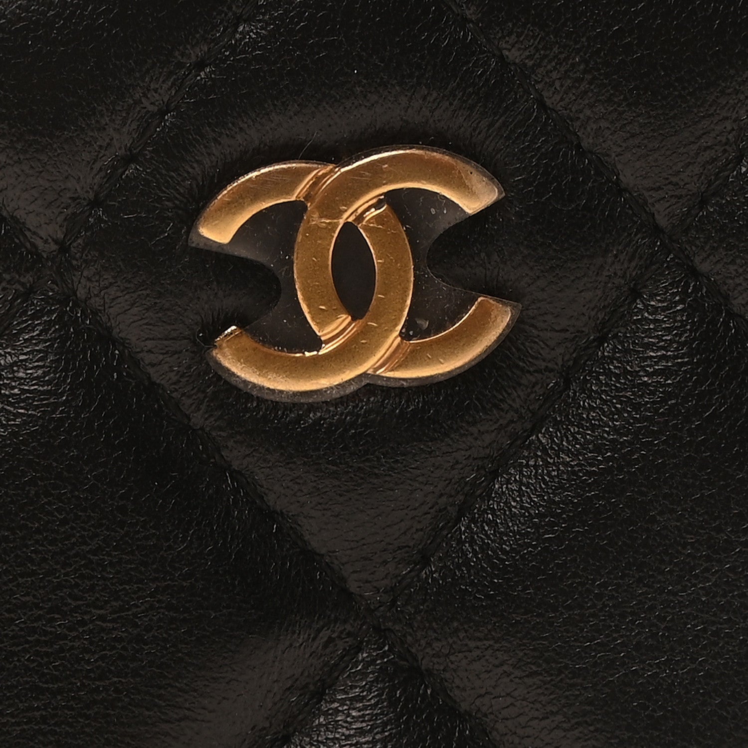 Lambskin Quilted Round Clutch With Chain Black