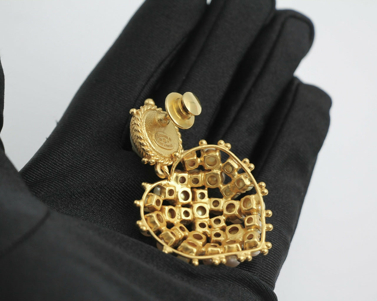 Chanel Vintage 02P Gold-plated & Imitation Pearl Heart-shaped Pendant Brooch