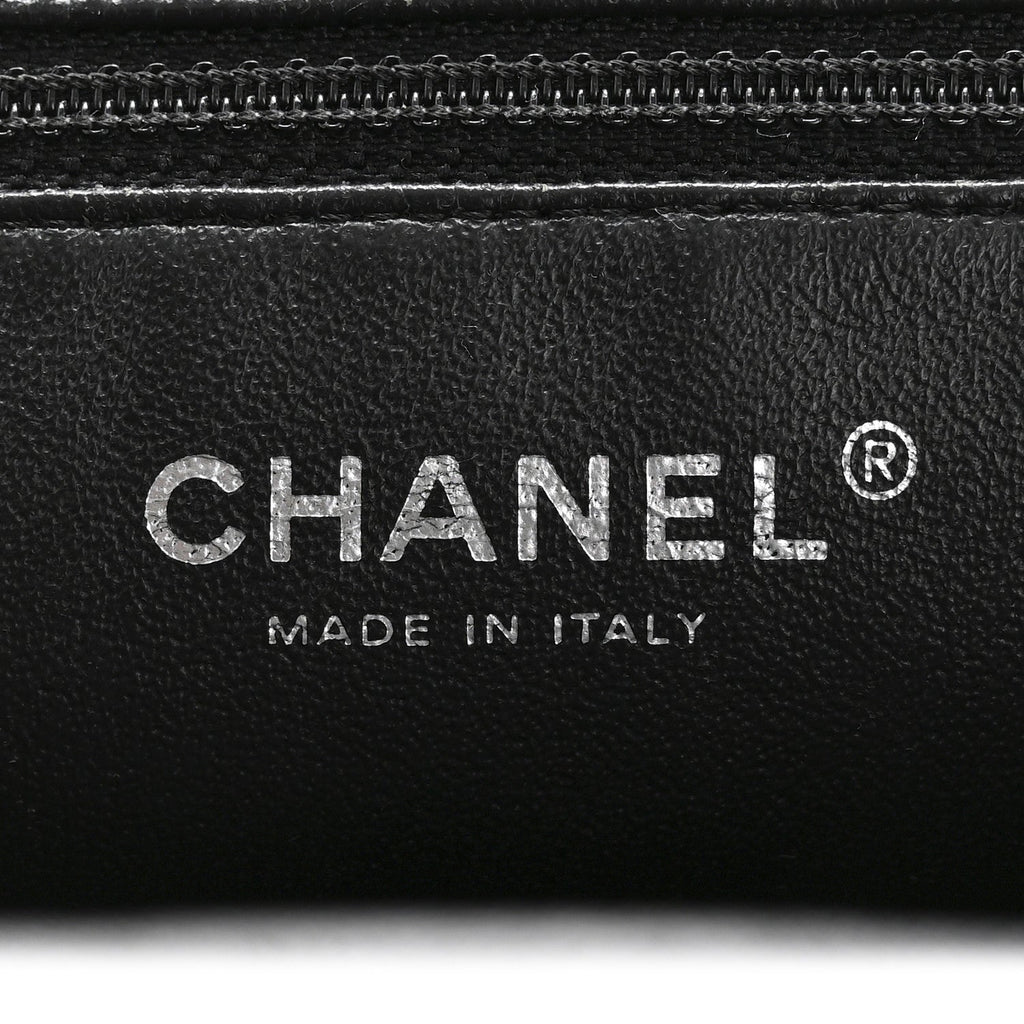 Patent Quilted Timeless Clutch Black