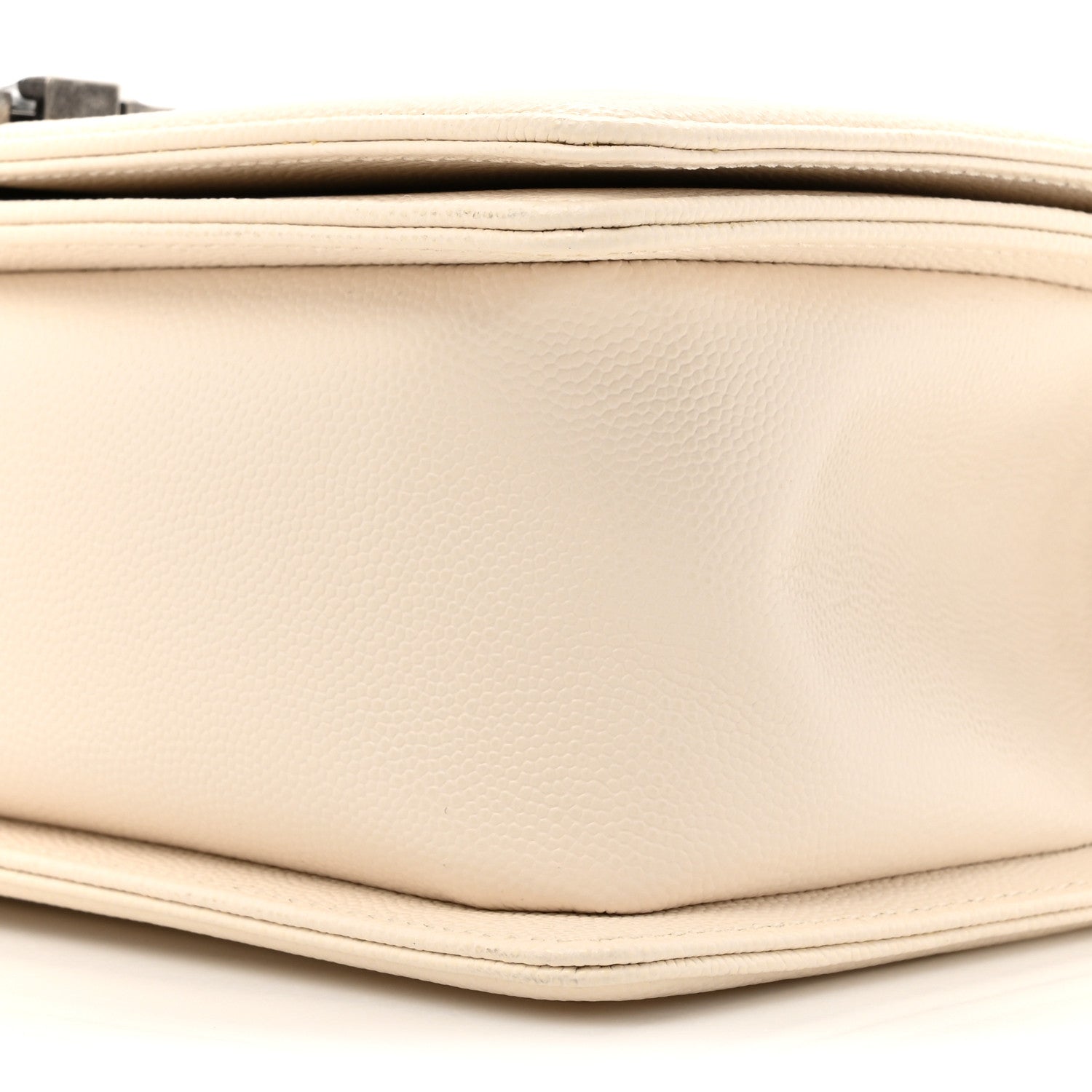 Caviar Quilted Medium Boy Flap Ivory
