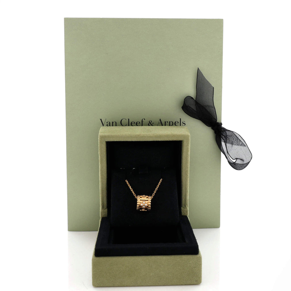 Perlee Clovers Pendant Necklace 18K Rose Gold and Diamonds